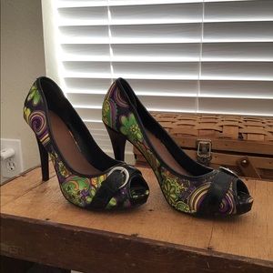 Funky fun size 9 heels